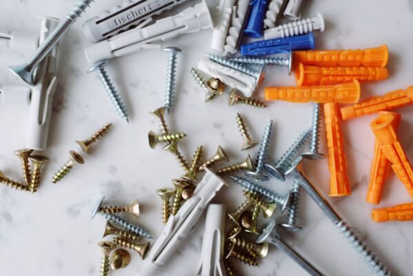 So sánh chi phí vật liệu composite và vật liệu truyền thống trong xây dựng: Bài toán kinh tế hiệu quả - Composite Con Gà Vàng