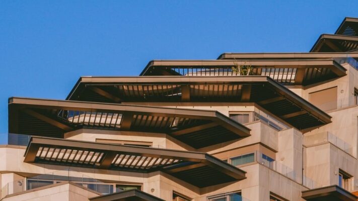 Giải pháp thoát nước sân thượng và ban công với rãnh thoát nước composite hiệu quả - Composite Con Gà Vàng