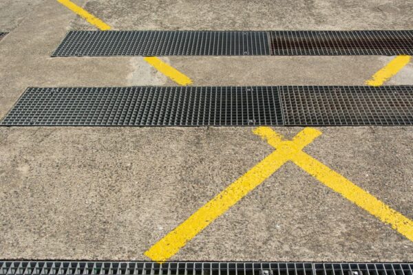 An toàn lao động và môi trường khi sử dụng tấm sàn FRP grating composite - Composite Con Gà Vàng