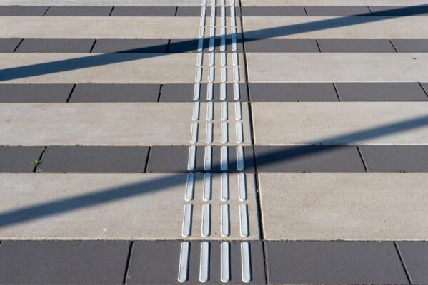 Tấm lát nền xúc giác Composite (gạch cảnh báo, gạch chỉ dẫn) và quy định tiếp cận cho người khiếm thị tại Việt Nam - Composite Con Gà Vàng