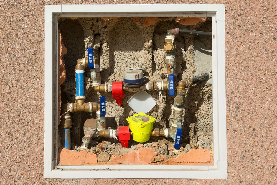 Lắp đặt và bảo trì hộp đồng hồ nước composite - Hạ tầng Đại Bàng Lắp đặt và bảo trì hộp đồng hồ nước composite: Tiết kiệm chi phí và tăng tuổi thọ - Composite Con Gà Vàng